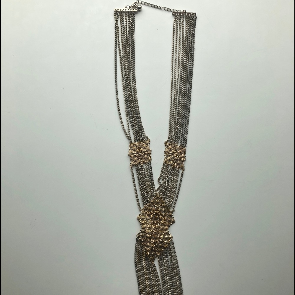 Thick chain detail choker